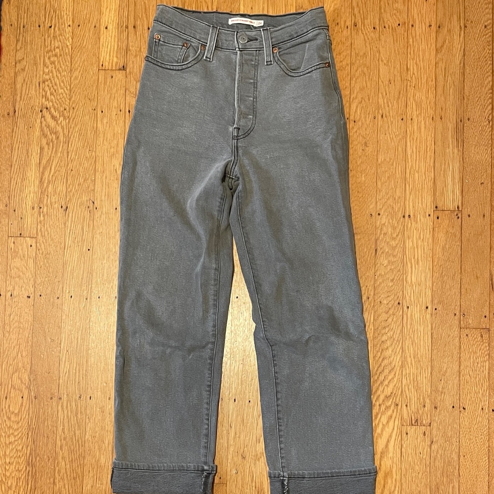 Gray Levi’s Ribcage Ankle Straight Jeans